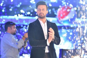 আপনি কি আতিফ আসলামের ভক্ত? তাঁর এই ৫ গান না শুনলে জীবন বৃথা আপনি কি আতিফ আসলামের ভক্ত? তাঁর এই ৫ গান না শুনলে জীবন বৃথা