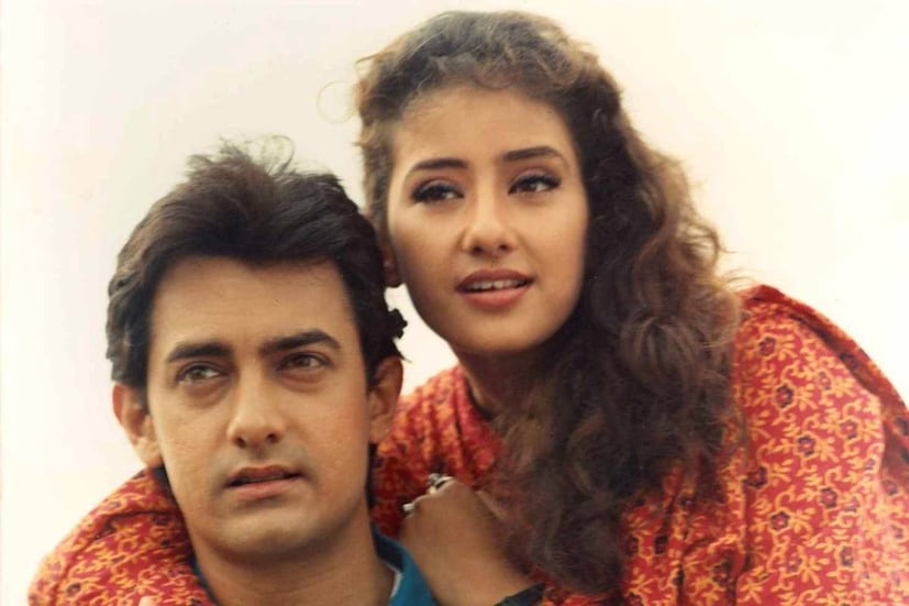 কিন্তু 'আকেলে হাম...'-এর সেটে নাকি মনীষার সঙ্গে বিশেষ কথাবার্তা বলতেন আমির। সহকর্মীর সান্নিধ্য় এড়িয়ে যেতেন। অভিনেতার এই আচরণে ব্য়থিত হয়েছিলেন মনীষা।