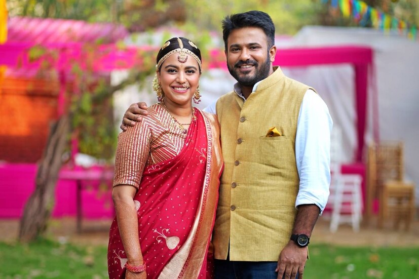 কর্নাটিক মিউজিক্য়াল ইভনিং-এর বিশেষ কিছু লেন্সবন্দি মুহূর্ত নেটমাধ্য়মে পোস্ট করেছেন স্বরা। ছবি দিয়ে লিখেছেন, 'সঙ্গীতই হল প্রেমের ভাষা।'