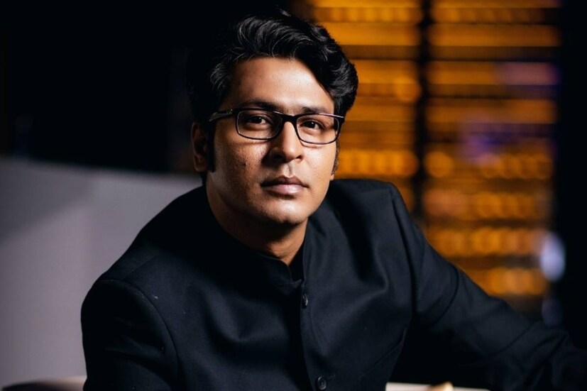 'মিসেস চ্য়াটার্জি ভার্সেস নরওয়ে'-তে রানির স্বামীর ভূমিকায় অভিনয় করেছেন অনির্বাণ ভট্টাচার্য। ছবিতে তাঁর অভিনয় নজর কেড়েছে শাহরুখের। 