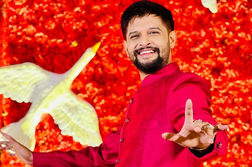 ২০১৪ সালে ছোট পর্দায় পা রাখেন নীল। তাঁর হাতেখড়ি হয় 'ঠিক যেন লাভস্টোরি' ধারাবাহিক দিয়ে। এর পর আর পিছনে ফিরে তাকাতে হয়নি তাঁকে। একের পর এক হিট ধারাবাহিকে কাজ করেছেন তিনি।