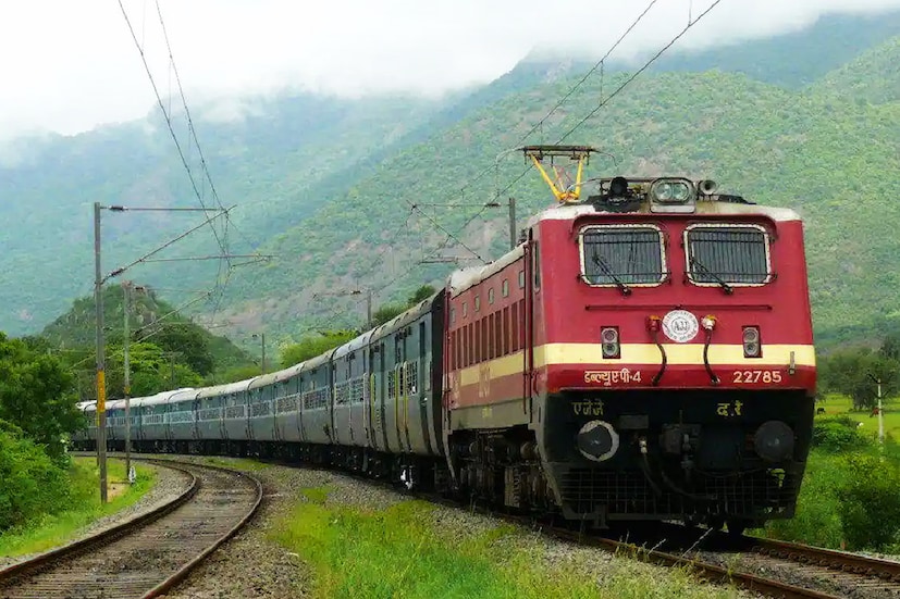 ওয়েকআপ অ্যালার্ম সেট করতে, কী করবেন? প্রথমে, IRCTC হেল্পলাইন নম্বর 139 কল করতে হবে। কল রিসিভ করার পর, যাত্রীকে ভাষা নির্বাচন করতে হবে। এর পরে, ওয়েকআপ ডেস্টিনেশন অ্যালার্টের জন্য, আপনাকে ৭ এবং তারপর ২ নম্বর টিপতে হবে। এরপরে যাত্রীকে তার ১০ সংখ্যার PNR নম্বর দিতে হবে সেখানে।