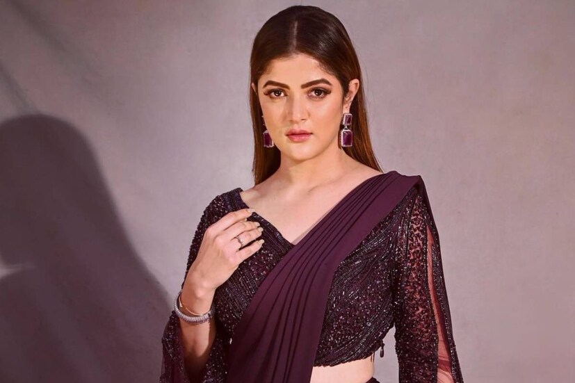 বিতর্ক এবং তিনি যেন সমার্থক। ব্যক্তিজীবনের নানা বিতর্কের কারণে প্রায় দিনই শিরোনামে উঠে আসেন শ্রাবন্তী চট্টোপাধ্যায়। জানা গিয়েছিল, তিনটি বিয়ের পর প্রতিবেশী অভিরূপ নাগ চৌধুরীর সঙ্গে প্রেম করছেন অভিনেত্রী। মাঝে দু'জনের বিচ্ছেদের গুঞ্জনে উত্তাল হয়েছিল টলিপাড়া। এ বার ইন্ডাস্ট্রির এক তারকার সঙ্গে তাঁর নাম জড়ালো।