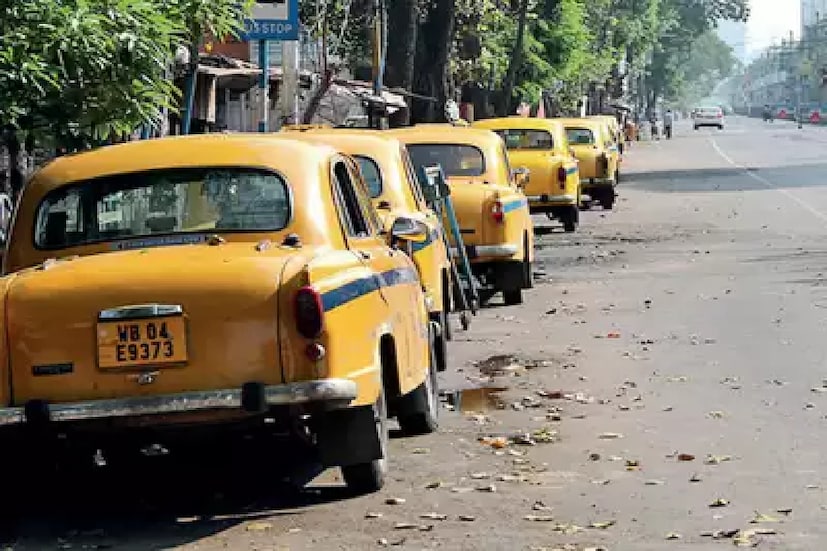 হাওড়া ব্রিজ, ভিক্টোরিয়া, ট্রামলাইন,গড়ের মাঠের মতোই কলকাতা শহরের অন্তম আইকনিক বিষয় হল এই শহরের হলুদ ট্য়াক্সি। কাঁচা হলুদ রঙ করা অ্যাম্বাসেডর গাড়ি মানেই প্রিয় কলকাতা। প্রিয় শহরের সেই অতি পরিচিত ছবিটা কি এবার বদলে যেতে চলেছে? সরকারের নতুন সিদ্ধান্ত উস্কে দিচ্ছে তেমনই জল্পনা। 