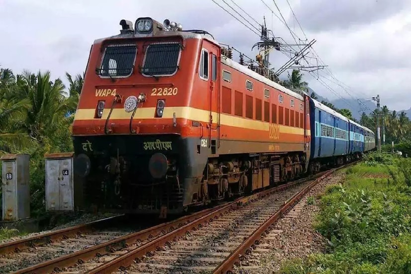 AC-3 ইকোনমি ক্লাস চালু করার পরে, রেলওয়ে প্রথম বছরেই ২৩১ কোটি টাকা আয় করেছিল। সেই সময় এই ক্লাসে প্রায় ১৫ লক্ষ মানুষ যাতায়াত করেছিলেন। অবশেষে, সংসদের স্থায়ী কমিটির সুপারিশে এসি-থ্রি ইকোনমি ক্লাসের ভাড়া কমানোর সিদ্ধান্ত নেওয়া হয়েছে। জানানো হয়েছে, যাত্রীদের এখন এসি 3-টায়ার ইকোনমি ক্লাসের জন্য AC-3 টায়ারের তুলনায় ৬০ থেকে ৭০ টাকা কম দিতে হবে। কমিটিতে প্রবীণ নাগরিকদের ভাড়ায় ৪০ শতাংশ ছাড় দেওয়ারও সুপারিশ করা হয়েছে।