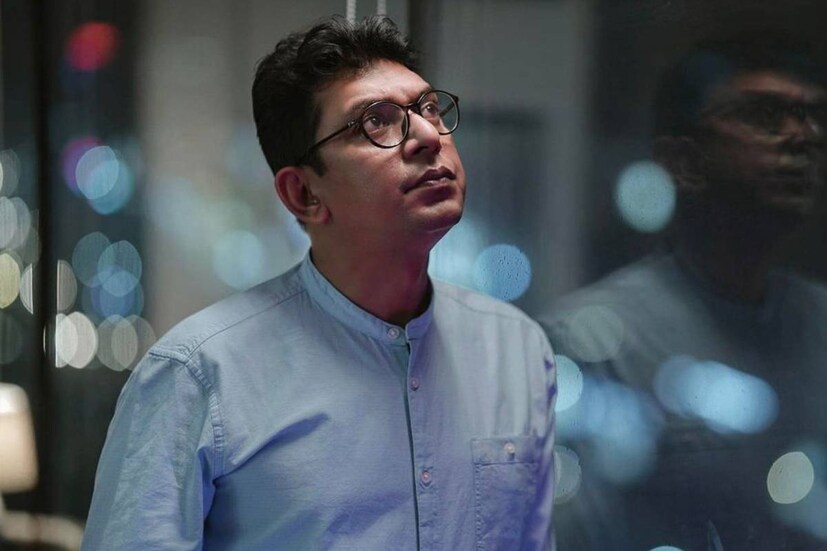 সৃজিত মুখোপাধ্যায়ের 'পদাতিক'-এ কাজ করছেন চঞ্চল। কিংবদন্তি পরিচালক মৃণাল সেনের জীবনকে পর্দায় ফুটিয়ে তোলার গুরুদায়িত্ব অভিনেতার কাঁধে।
