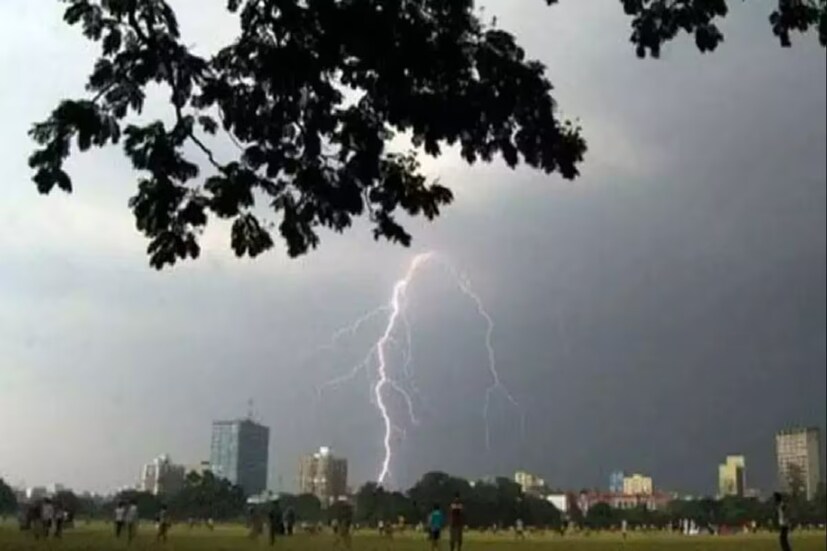 উত্তর পশ্চিম ভারতে পশ্চিমি ঝঞ্ঝার মেঘ। ক্রমে এই ঝঞ্ঝা এগোবে পূর্বদিকে। রাজস্থান ও সংলগ্ন এলাকায় রয়েছে ঘূর্ণাবর্তের উপস্থিতি। রায়েল সীমা থেকে ঝাড়খণ্ডের উপর দিয়ে গিয়েছে অক্ষরেখা।