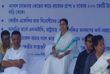 মুখ্যমন্ত্রী হয়েও ধর্নামঞ্চে ফিরলেন মমতা! ধর্মতলায় বাড়ছে সমর্থকদের ভিড়