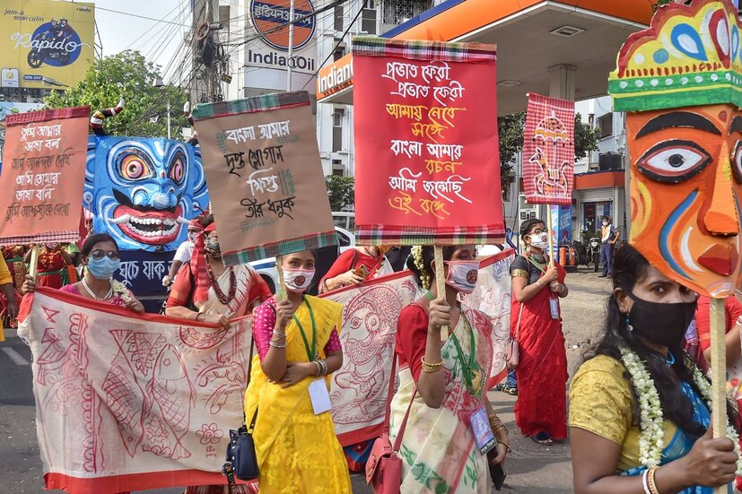 পয়লা বৈশাখ এবং অক্ষয় তৃতীয়ার দিন হালখাতা পার্বণ করার রেওয়াজ আছে বঙ্গসমাজে।