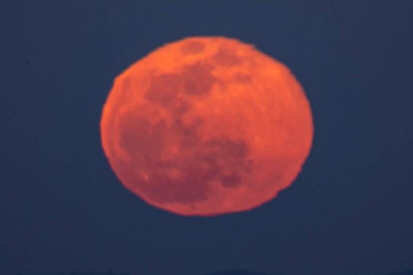 চলতি বছরে মোট ১৩ টি পূর্ণিমার চাঁদ দেখা যাবে আকাশে। অগাস্টের আকাশে উজ্জ্বল হয়ে উঠবে দুটি সুপারমুন।