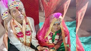 বৃদ্ধাশ্রমে পৌঁছে শেষ থেকেই শুরু করলেন এক বৃদ্ধ দম্পতি বৃদ্ধাশ্রমে পৌঁছে শেষ থেকেই শুরু করলেন এক বৃদ্ধ দম্পতি