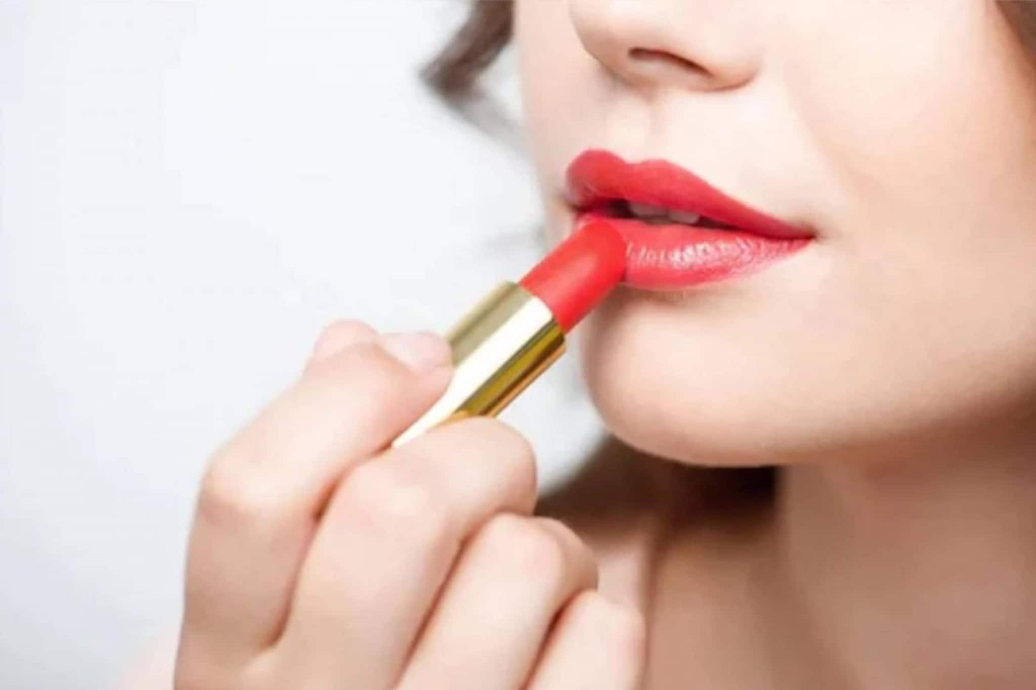 লিপস্টিককে বাংলায় কী বলে? জানেন না বহু সুন্দরীই, দেখুন তো আপনি বলতে পারেন কি না