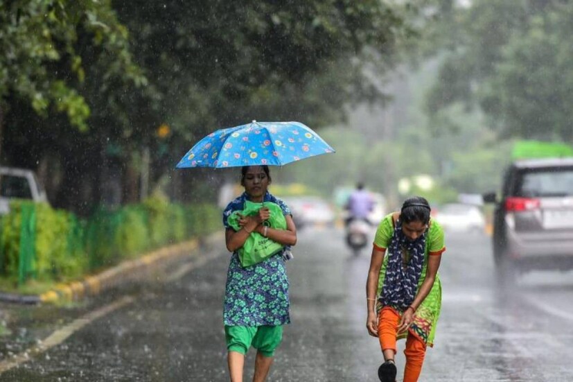 রবিবার বিকেলে সর্বোচ্চ তাপমাত্রা ছিল২৬.৫  ডিগ্রি সেলসিয়াস। স্বাভাবিকের থেকেই তাপমাত্রা ৮ ডিগ্রি সেলসিয়াস নীচে। বাতাসে জলীয় বাষ্পের পরিমাণ ৭৭ থেকে ৯৪ শতাংশ। আগামী ২৪ ঘণ্টায় কলকাতা শহরে তাপমাত্রা থাকবে ২০  থেকে ২৭ ডিগ্রি সেলসিয়াস। গত ২৪ ঘন্টায় কলকাতা শহরের বৃষ্টির পরিমাণ ৫.৬  মিলিমিটার।