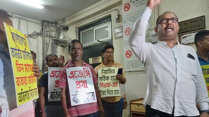 উদ্যান বিভাগের ডিজি-র ঘরের সামনে বিক্ষোভ সামিল হন তাঁরা উদ্যান বিভাগের ডিজি-র ঘরের সামনে বিক্ষোভ সামিল হন তাঁরা