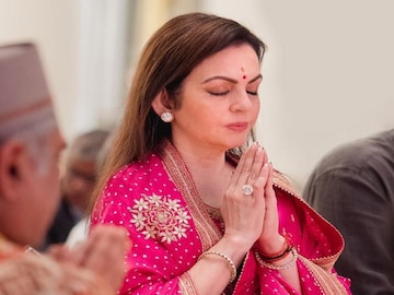Smt. Nita Ambani performing traditional Puja on Ramnavmi to seek the almighty's blessings on the eve of the launch of Nita Mukesh Ambani Cultural Centre (NMACC)