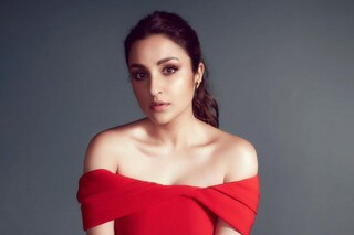 সুদর্শন রাজনৈতিক নেতার প্রেমে মজেছেন পরিনীতি? ২ জনের রসায়ন ঘিরে তোলপাড় বলিউড