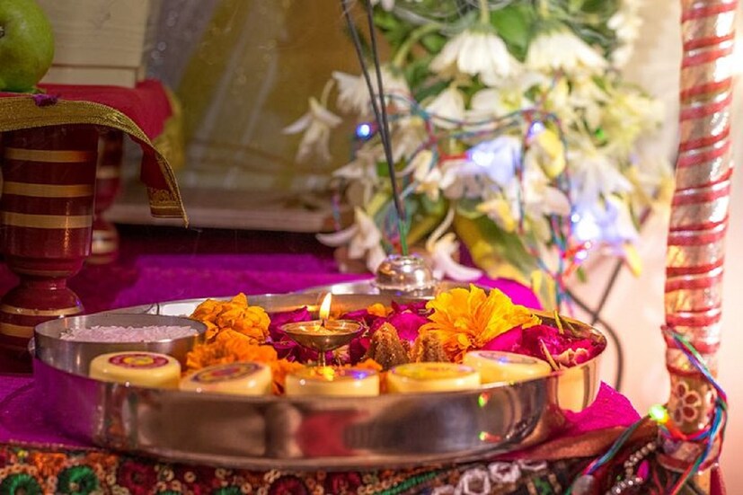 কলকাতা:  এই বছর রামনবমী ৩০ মার্চ৷  এরজন্য প্রস্তুতি তুঙ্গে৷ হিন্দু ধর্মাবলম্বীদের কাছে রামনবমীর মহত্ত্ব রয়েছে৷ রামনবমীর পুণ্য সময়ে রামভক্ত হনুমান জী-র পূজা অর্চনা করা হয়৷ বিভিন্ন জায়গায় শোভযাত্রা বার হয়৷ পঞ্চাঙ্গ অনুযায়ি চৈত্র মাসের শুক্ল পক্ষের প্রতিপদে রামনবমী পালন হয়৷ দেওঘরের জ্যোতিষশাস্ত্র পন্ডিত নন্দকিশোর মুগদল  এই সময়ের মাহাত্ম্য শুভ সংযোগ দেখেন, তিনি তারই বিবরণ দিয়েছেন৷