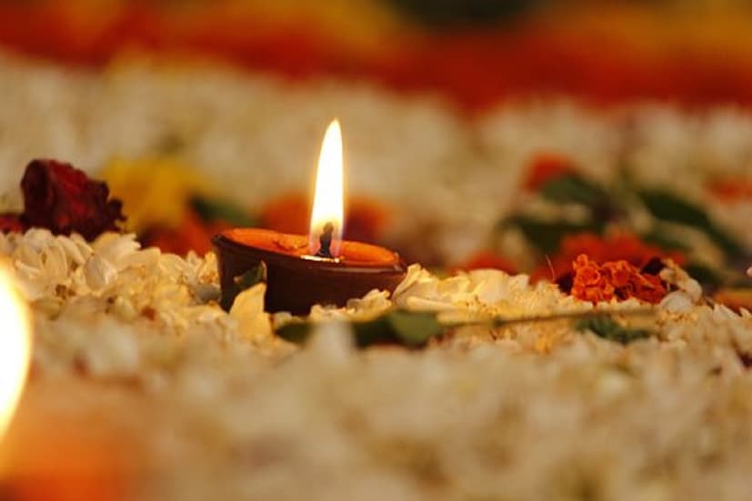 এবার কি সৌভাগ্যের যোগ একেবারে বিরল পরিস্থিতি তৈরি করছে  জ্যোতিষাচার্য পণ্ডিত নন্দকিশোর মুগদল জানান, এবার রাম নবমীতে একসঙ্গে তিনটি যোগ হচ্ছে। সর্বার্থ সিদ্ধি যোগ, অমৃত সিদ্ধি যোগ এবং গুরু পুষ্য যোগ। রাম নবমীর পুজো বা মন্ত্রসিদ্ধির জন্য এই যোগ অত্যন্ত শুভ বলে মনে করা হয়।