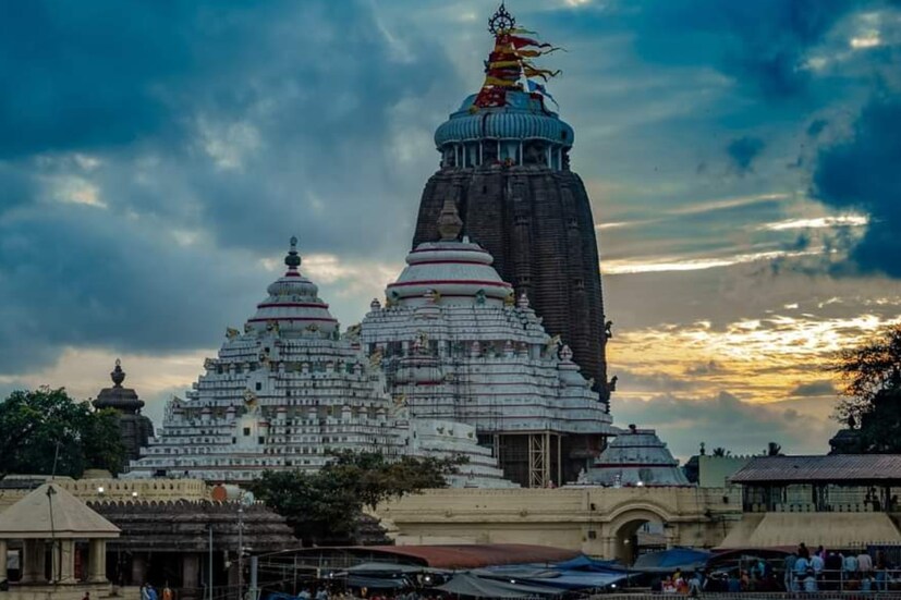 Puri Jagannath Temple Lunar Eclipse 2023 Timing: চন্দ্রগ্রহণের জেরে জগন্নাথদেবের মন্দিরের পুজার্চনার নিয়মেও পরিবর্তন করা হয়েছে। রীতি অনুযায়ী, ভগবান জগন্নাথ, বলরাম এবং দেবী সুভদ্রার স্নানপর্ব এবং প্রসাদ বিতরণ পর্ব শুরু হবে ঠিক চন্দ্রগ্রহণের প্রাক মুহূর্তে।