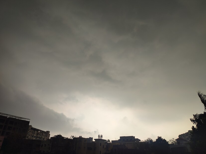 আবহাওয়া দফতর সূত্রে জানা গিয়েছে , রবিবার পুরুলিয়ায় সর্বোচ্চ তাপমাত্রার পারদ থাকতে পারে ২৪ ডিগ্রি সেলসিয়াস ও সর্বনিম্ন তাপমাত্রার পারদ থাকতে পারে ১৮ ডিগ্ৰি সেলসিয়াস।‌ রবিবারও পুরুলিয়ায় প্রবল বৃষ্টিপাতের সম্ভাবনা থাকছে।