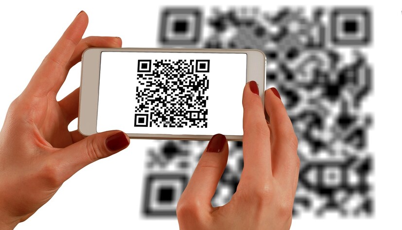অনেক সময়ে অভিযোগ ওঠে যে QR কোড স্ক্যানের সময়ে একটি লিঙ্ক সামনে চলে আসে। বিশেষজ্ঞরা বলেন, এমন সময়ে পেমেন্ট করার সময়ে সতর্ক থাকা উচিত। (প্রতীকী ছবি, সৌজন্যে pixabay)
