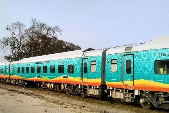 ট্রেন বাতিল