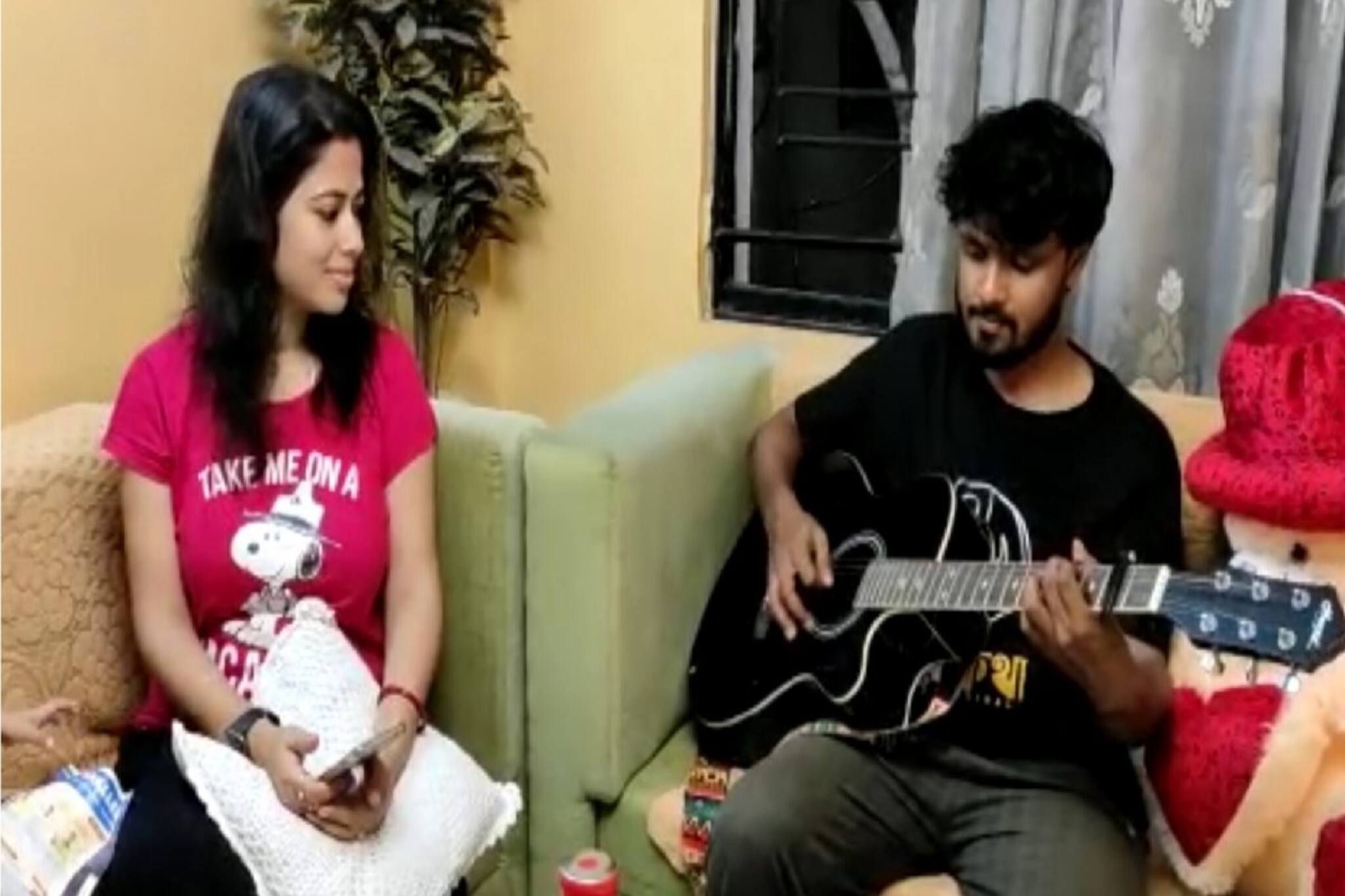 বাংলার গানের রিয়ালিটি শো মাতাচ্ছেন কাঁথির অনিন্দিতা, আপনিও শুনুন তাঁর গান