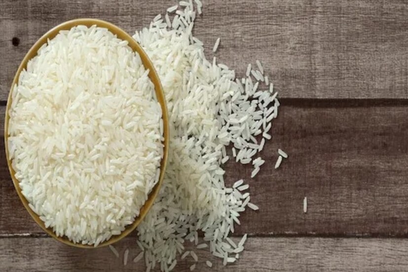 অ্যান্টিঅক্সিডেন্ট এবং খনিজ সমৃদ্ধ এই উপাদান  বার্ধক্য প্রক্রিয়া ধীর করতে সাহায্য করে। চালের জল তৈরি করতে এক কাপ চাল অন্তত আধ ঘণ্টা জলে ভিজিয়ে রাখতে হবে। সাদা চালের পরিবর্তে লাল চাল, বাদামি চাল বা বাসমতি চালও ব্যবহার করা যেতে পারে।