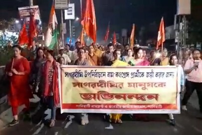 সাগরদিঘিতে জয়ের পর বাম কংগ্রেসের বিজয় মিছিল। 