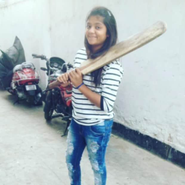 প্রথমে সাইকা যে ক্রিকেটার হবেন তেমন কোনও জেদ ছিল না। কিন্তু ছোট বেলাতেই বাবাকে হারানোর পর সাইকার জেদ ধরে নান বাবার স্বপ্ন তাকে পূরণ করতেই। সাইকারা ৩ ভাই-বোন। বাবা প্রয়াত হওয়ার পর মায়ের উপর গোটা সংসারের দায়িত্ব। অভাবের সংসারেও বাবার ইচ্ছেপূরণের সংকল্প কখনও ত্যাগ করেননি সাইকা।