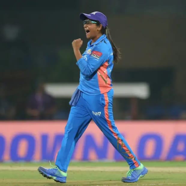 তবে ক্রিকেটে ফিরে ধীরে ধীরে ছন্দ ফিরে পান সাইকাষ উইমেন্স প্রিমিয়ার লিগের নিলামে তিনি দল পাবেন বলে আশাবাদী ছিলেন। মুম্বই ইন্ডিয়ান্স তাঁকে বেস প্রাইসে নিয়েছিল। ঝুলন গোস্বামী আগে থেকেই চিনতেন, আর আস্থা রেখেছেন হরমনপ্রীত কউরও। আর প্রথম তিন ম্যাচেই পারফর্ম করে নিজের জাত চিনিয়েছেন বাংলার সাইকা।