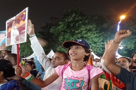 রেড রোডে আমসত্ত্ব নিয়ে হাজির মালদহের ছোট্ট সায়ন্তিকা