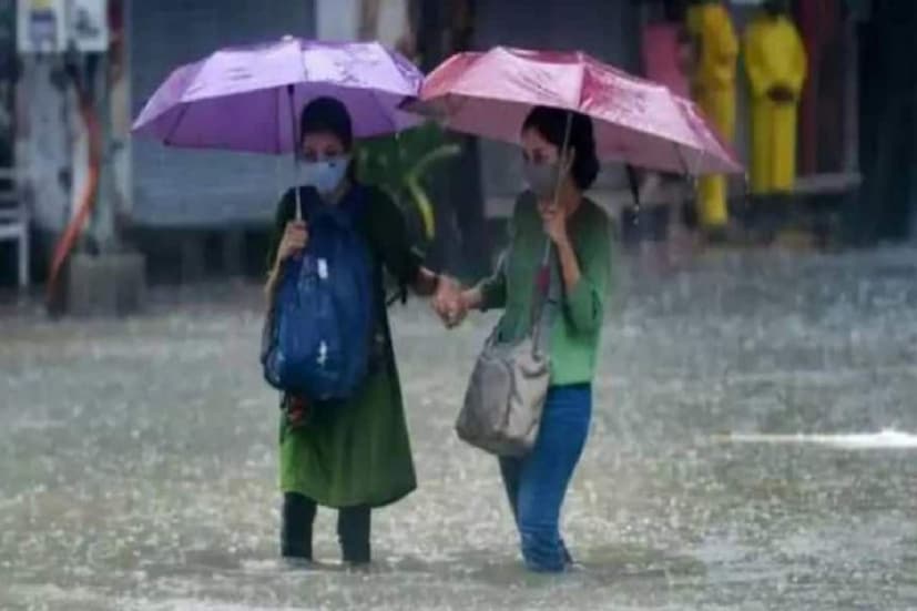 গত সপ্তাহের শেষদিক থেকে অল্প অল্প করে কালবৈশাখী শুরু হয়েছিল জেলায় জেলায় আর  আজ থেকে ঝড় বৃষ্টি শুরু হবে রাজ্যে এমনটাই ওয়েদার আপডেট৷