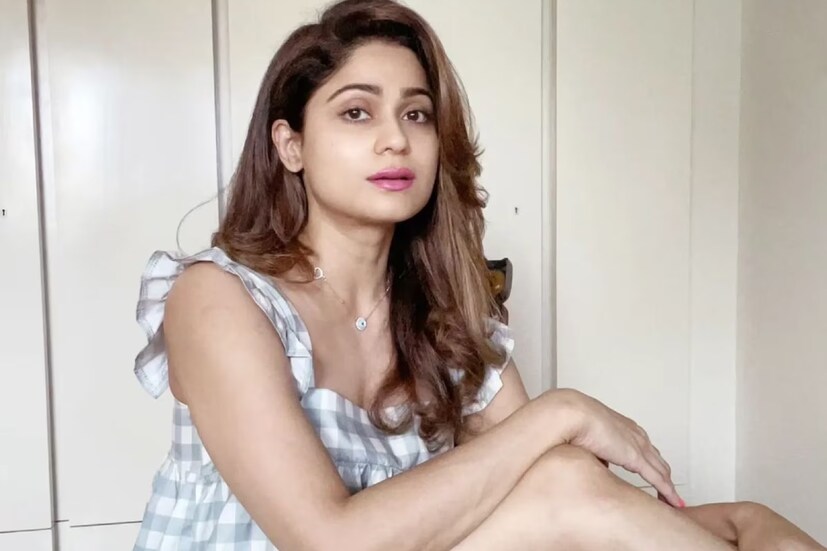 জানেন কি, শমিতার প্রথম প্রেমিক পথ দুর্ঘটনায় প্রাণ হারান? সেই ঘটনা নায়িকার জীবন ওলটপালট করে দিয়েছিল। তাঁকে ভুলতে পারেননি আজও।