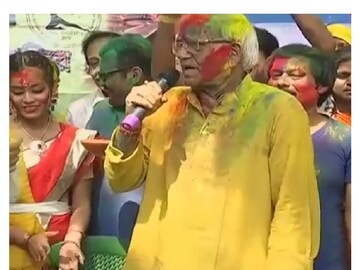 দোলের রঙে রঙিন শোভনদেব চট্টোপাধ্যায় 