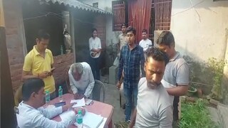 বাড়িতেই চলছিল গাঁজা চাষ 