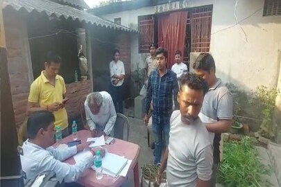 বাড়িতেই চলছিল গাঁজা চাষ 