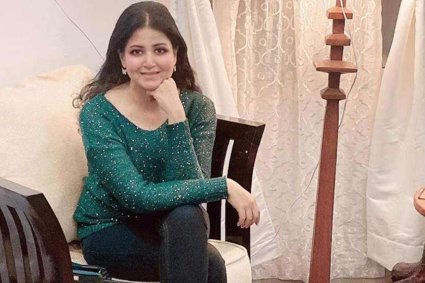 কলেজের পড়া সম্পূর্ণ করার পরে সিমালা মধ্যপ্রদেশের লোকসভা আয়োগের এমপি পিএসসি পরীক্ষা পাশ করেছিলেন। তাঁর প্রথম পোস্টিং ডি.এস.পি.-এর পদে হয়েছিল৷ এই সরকারি চাকরির সময় তিনি ইউপিএসসি পরীক্ষা প্রস্তুতি শুরু করেন। তার জন্য সিমালা কোনও কোচিংয়ের সাহায্য নেননি৷ তিনি নিজেই পড়াশোনা করে পাশ করেছিলেন৷ তিনি ২০১০ সালে আইপিএস পাশ করেন৷