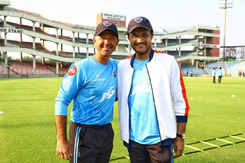 কলকাতা: টেস্ট চ্যাম্পিয়নশিপের ফাইনালে ধারাভাষ্যের প্রস্তাব ফিরিয়ে দিলেন সৌরভ গঙ্গোপাধ্যায়। ‌মাস দুয়েক পর ইংল্যান্ডের ওভালে বিশ্ব টেস্ট চ্যাম্পিয়নশিপের ফাইনাল ম্যাচ আয়োজিত হবে। ৭ জুন থেকে ফাইনালে মুখোমুখি হবে ভারত এবং অস্ট্রেলিয়া। হাইভোল্টেজ এই ফাইনালকে আরো আকর্ষণীয় করে তুলতে ব্রডকাস্টারদের তরফ থেকে কমেন্ট্রি বক্সে সৌরভ গঙ্গোপাধ্যায়কে চাওয়া হয়েছিল।