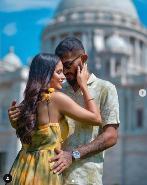 আর তাই স্বামীর ভারত সেরা হওয়ার দিনেও চুমু তো বনত্য হ্যায়৷ 