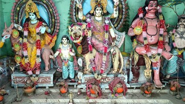 মন্দিরে