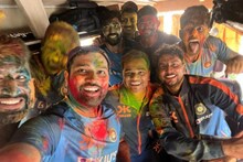 'রং বরসে' গানে নাচ কোহলির, আবীর দিচ্ছেন রোহিত, ভাইরাল টিম ইন্ডিয়ার হোলির ভিডিও