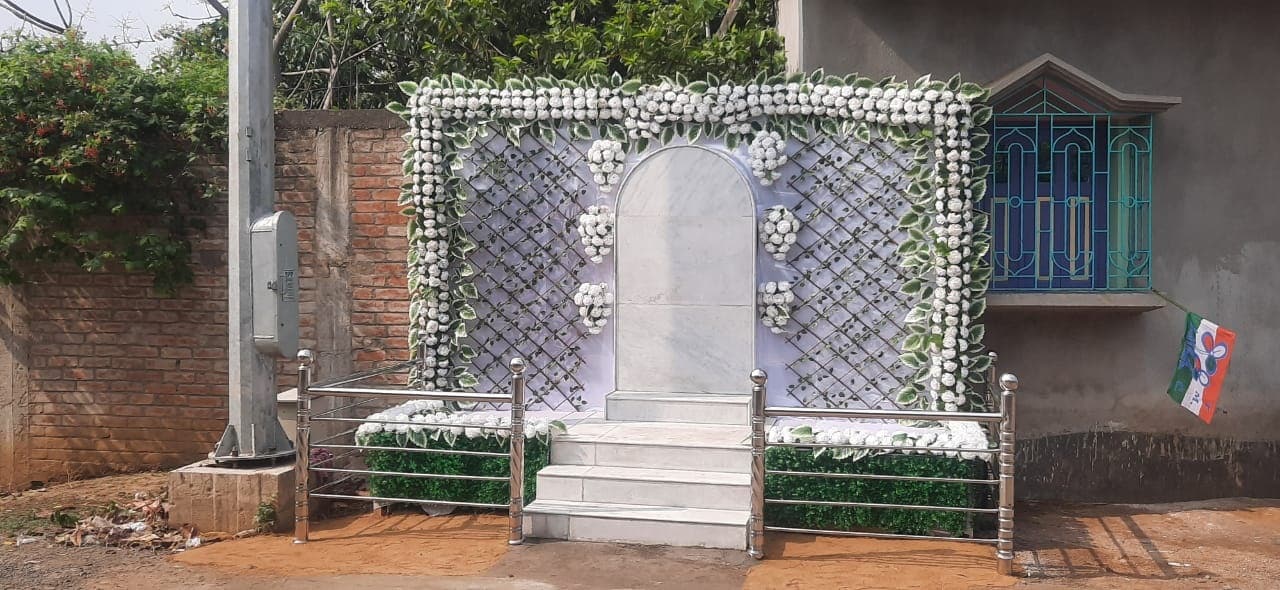 তৃণমূলের বানানো শহিদ বেদি