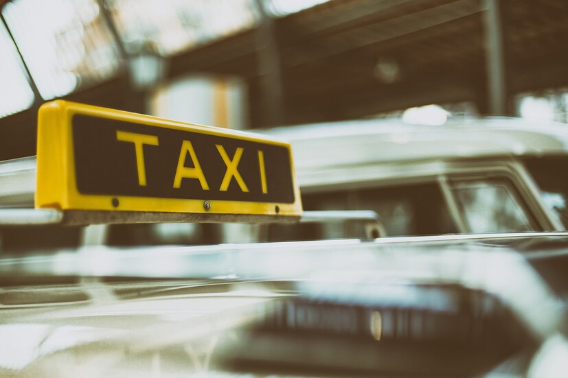 ইংরাজিতে Taxi শব্দের একটি ইতিহাস রয়েছে। এই শব্দের উৎপত্তি হয়েছে জার্মান শব্দ Taxanom থেকে। (প্রতীকী ছবি, সৌজন্যে pixabay)