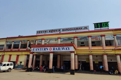 সোমবার থেকে স্বাভাবিক হবে ট্রেন চলাচল 