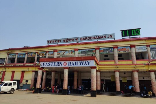 সোমবার থেকে স্বাভাবিক হবে ট্রেন চলাচল 