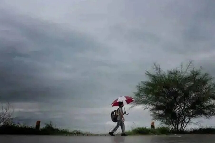  আজ, মঙ্গলবার উত্তরবঙ্গে বিক্ষিপ্ত ভারী বৃষ্টি। দক্ষিণবঙ্গেও বিক্ষিপ্তভাবে ঝড়-বৃষ্টির সম্ভাবনা। আগামিকাল, বুধবার থেকে দক্ষিণবঙ্গে আবহাওয়ার উন্নতি হবে। আগামী ২৪ ঘণ্টায় দক্ষিণবঙ্গের কয়েকটি জেলায় ঝড় বৃষ্টির সম্ভাবনা রয়েছে ৷ অপেক্ষাকৃত বেশি বিক্ষিপ্তভাবে দুই-এক জায়গায় ঝড়-বৃষ্টির সম্ভাবনা।