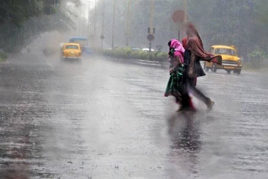 কলকাতা: শুক্র ও শনিবার ফের রাজ্য জুড়ে ঝড় বৃষ্টির আশঙ্কা। বজ্রবিদ্যুৎ সহ বৃষ্টি, শিলাবৃষ্টি। কোথাও কোথাও দমকা ঝোড়ো হাওয়া বইতে পারে।