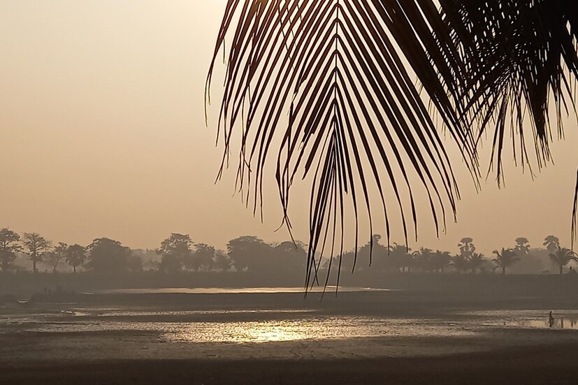 কেমন থাকবে আবহাওয়া? আবহাওয়া দফতর সূত্রে পূর্বাভাস, দক্ষিণবঙ্গে কমবে ঝড়-বৃষ্টির পরিমাণ। বৃহস্পতিবার থেকে পরিষ্কার আকাশের সম্ভাবনা। উত্তরবঙ্গে বিক্ষিপ্ত ভাবে বজ্রবিদ্যুৎ-সহ হালকা মাঝারি বৃষ্টি চলবে। রবিবার ফের রাজ্যে ঝড়-বৃষ্টির আশঙ্কা। (তথ্য-- বিশ্বজিৎ সাহা) কেমন থাকবে আবহাওয়া? আবহাওয়া দফতর সূত্রে পূর্বাভাস, দক্ষিণবঙ্গে কমবে ঝড়-বৃষ্টির পরিমাণ। বৃহস্পতিবার থেকে পরিষ্কার আকাশের সম্ভাবনা। উত্তরবঙ্গে বিক্ষিপ্ত ভাবে বজ্রবিদ্যুৎ-সহ হালকা মাঝারি বৃষ্টি চলবে। রবিবার ফের রাজ্যে ঝড়-বৃষ্টির আশঙ্কা। (তথ্য-- বিশ্বজিৎ সাহা)
