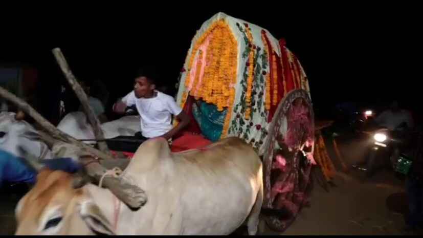 বর্তমানে নানা ধরনের মোটরচালিত যানের আধিক্যর কারণে গরুর গাড়ির ব্যবহার অনেক কমে এসেছে।